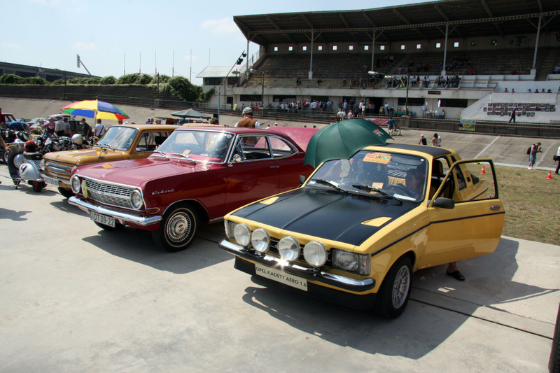 Illustration for article titled Classic Car Ownership Is Made Greater By The People Around You